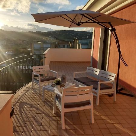 Seafront And Mountain View Penthouse Apartment Martinsicuro Exterior photo